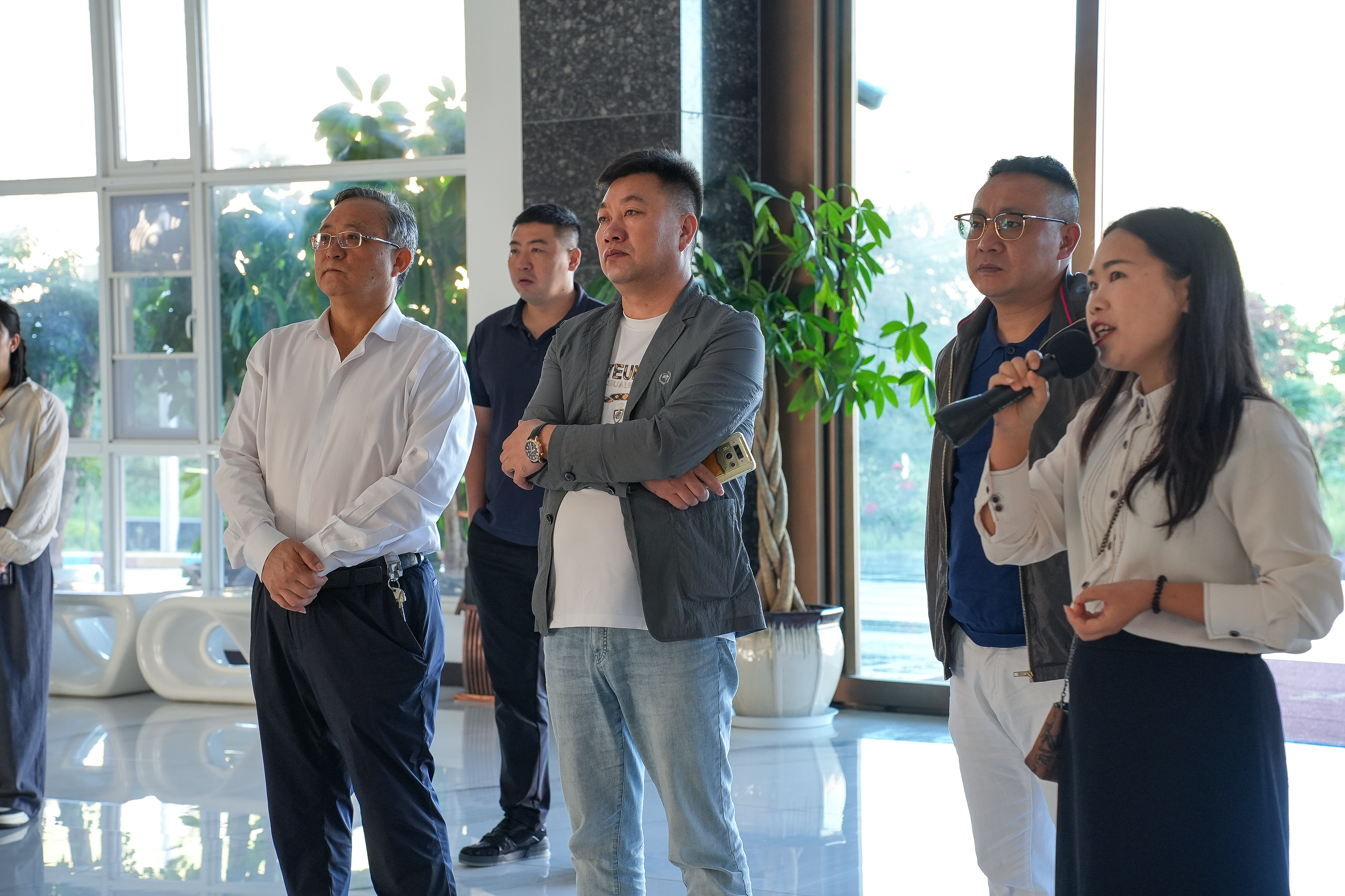 遠(yuǎn)光集團(tuán)王海龍董事長(zhǎng)一行到七丹藥業(yè)考察調(diào)研